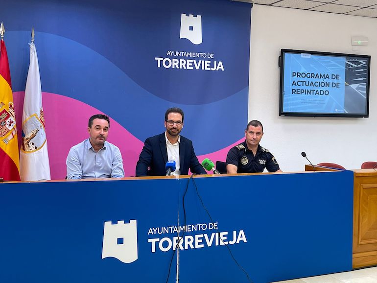 Comienza el programa de pintado de todas las marcas viales horizontales de Torrevieja.