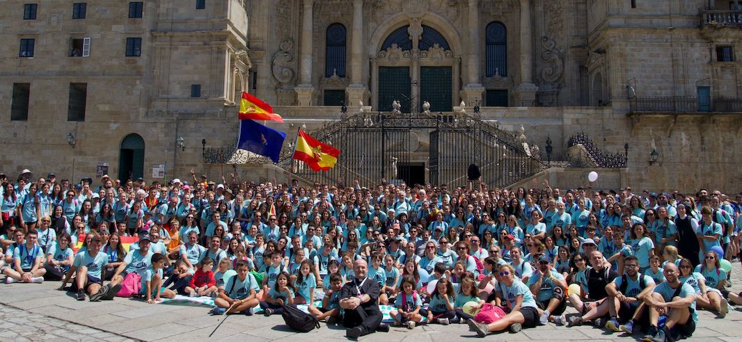 Jóvenes torrevejenses participaron este verano en una peregrinación a Santiago de Compostela.