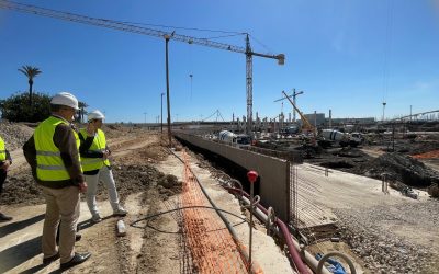 El director general de puertos de la Generalitat visita las obras del puerto de Torrevieja.