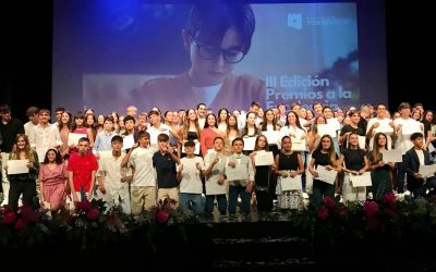 El Ayuntamiento de Torrevieja Premia a 103 Jóvenes por su Esfuerzo y Excelencia Académica.