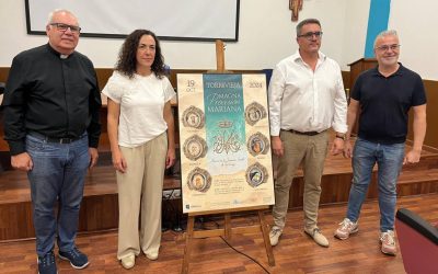 Imágenes de la Virgen en magna procesión por el 31º encuentro de cofradías en Torrevieja.