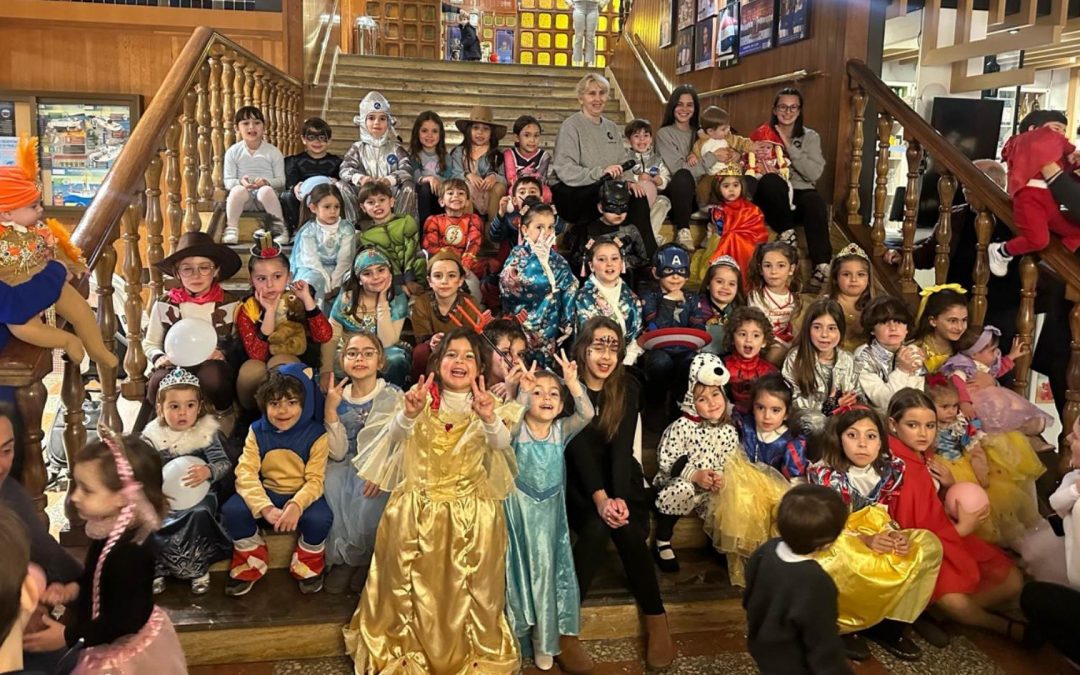 Carnaval Infantil en el RCNT: Risas, Baile y Disfraces