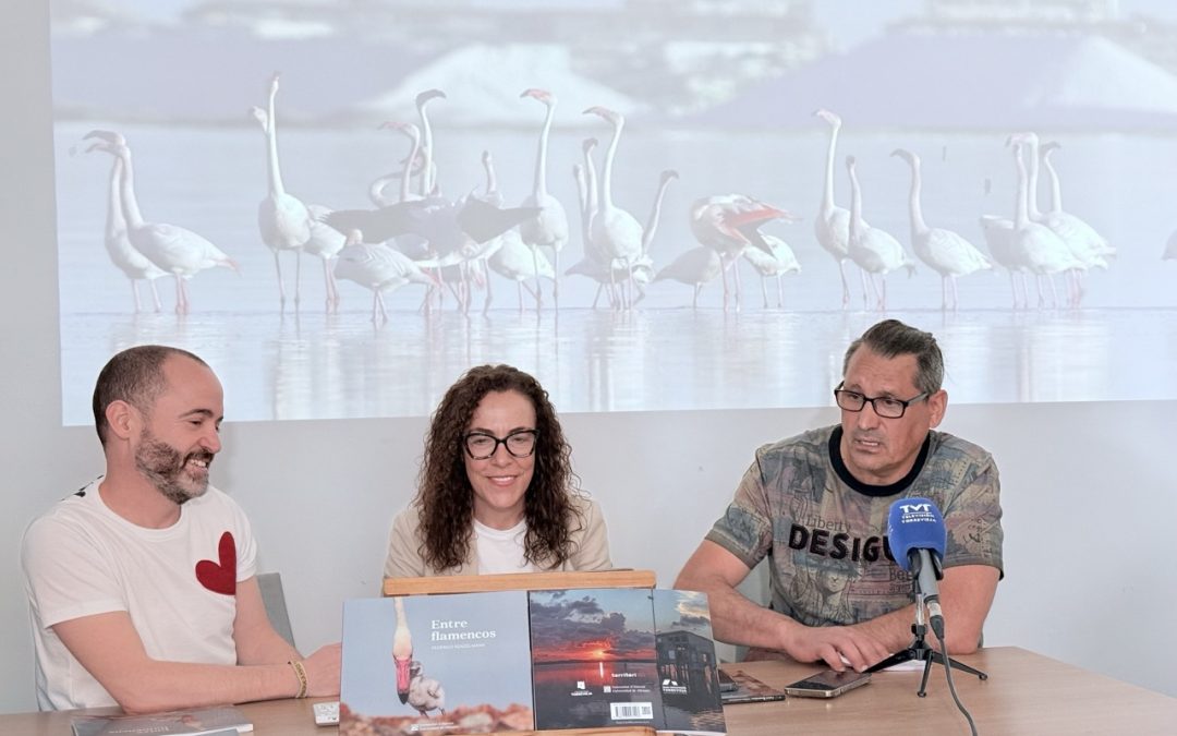 La Sede de la Universidad de Alicante en Torrevieja publica el libro fotográfico “Entre flamencos”