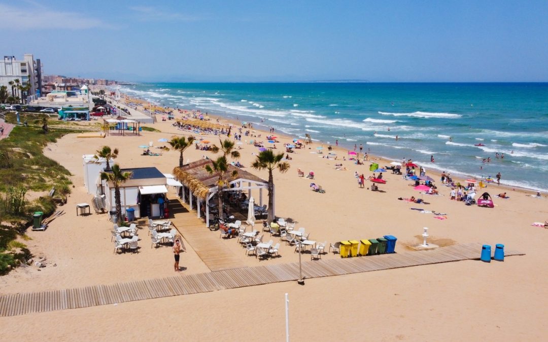 Torrevieja arranca junio sin balizamiento, sin chiringuitos y con las playas sin servicios básicos