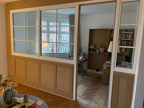 Specialbygget væg for kunde i København. Udført af tømrer Elmdam