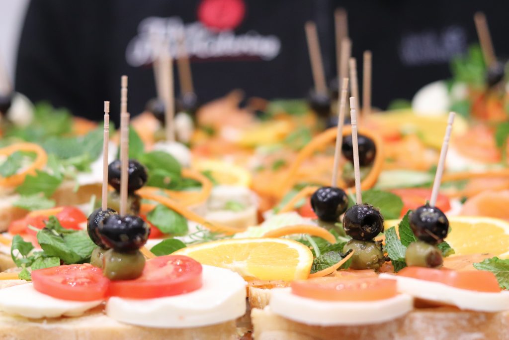 Fingerfood in einer Firma Toker Catering