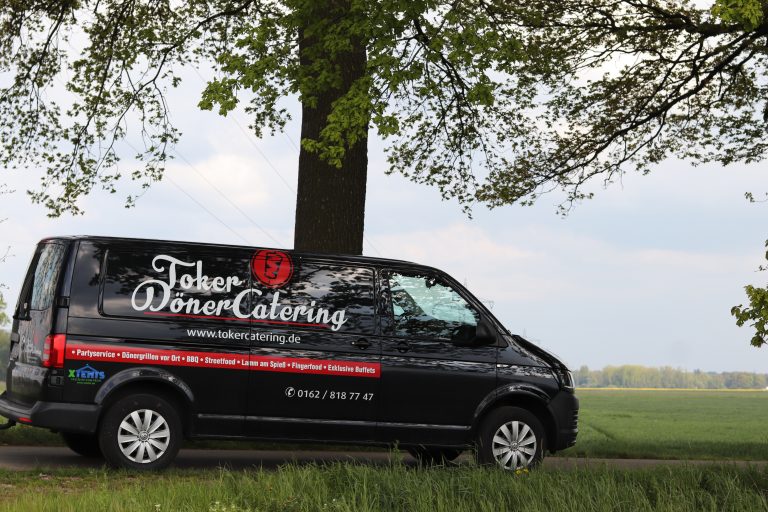 Toker Catering Osnabrück Melle Partyservice mit einem Grillmeister