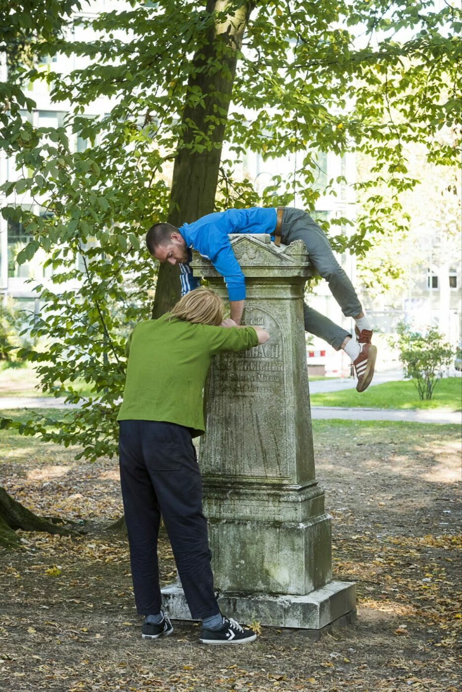 Kaffee und Haut #2, performance view at thresholds performance festival, 2019, photo: Lorenz Obermeier