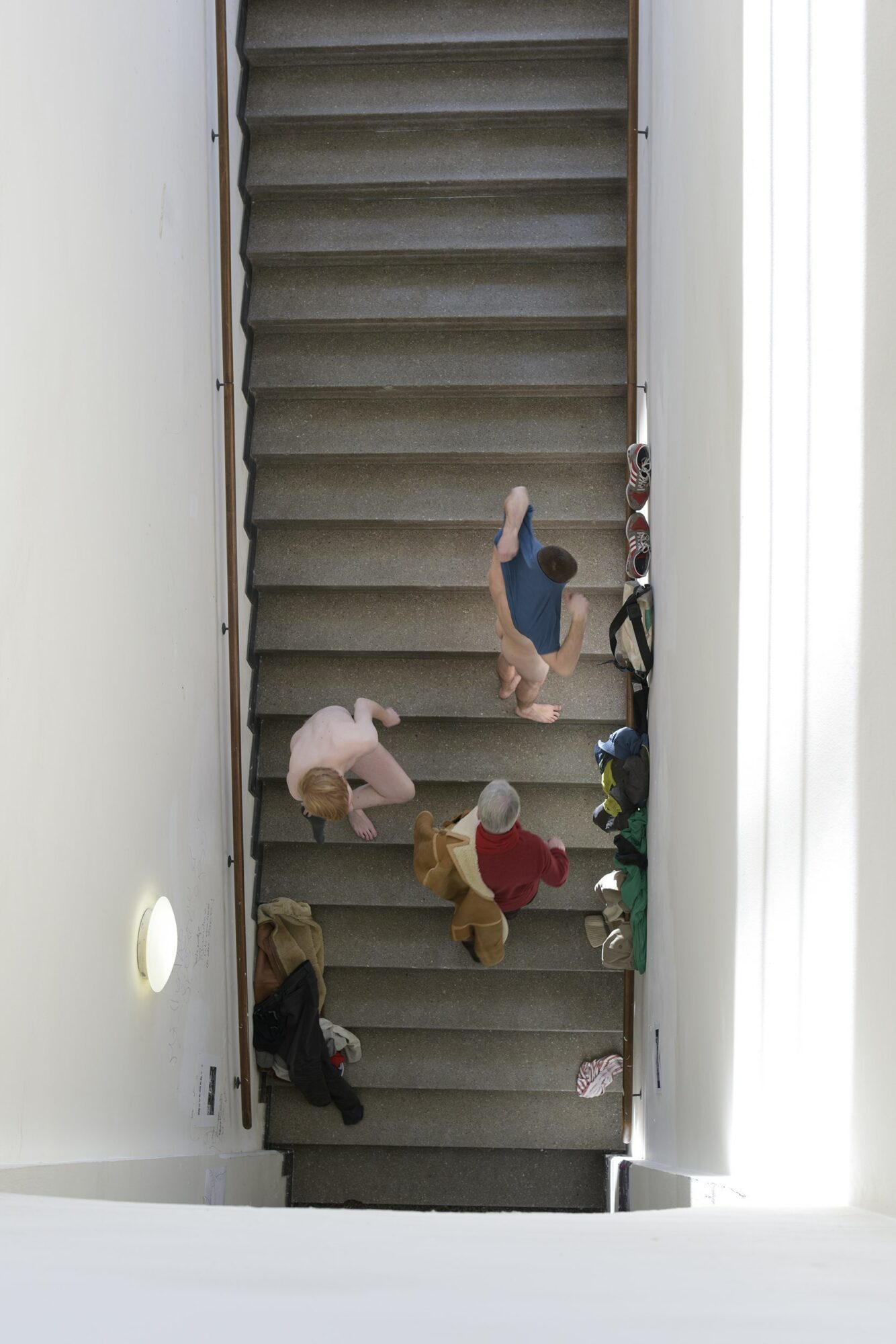 Kleidertausch / dress exchange, art performance, action view from above, 2015