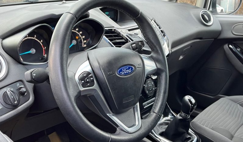 
								Ford Fiesta full									