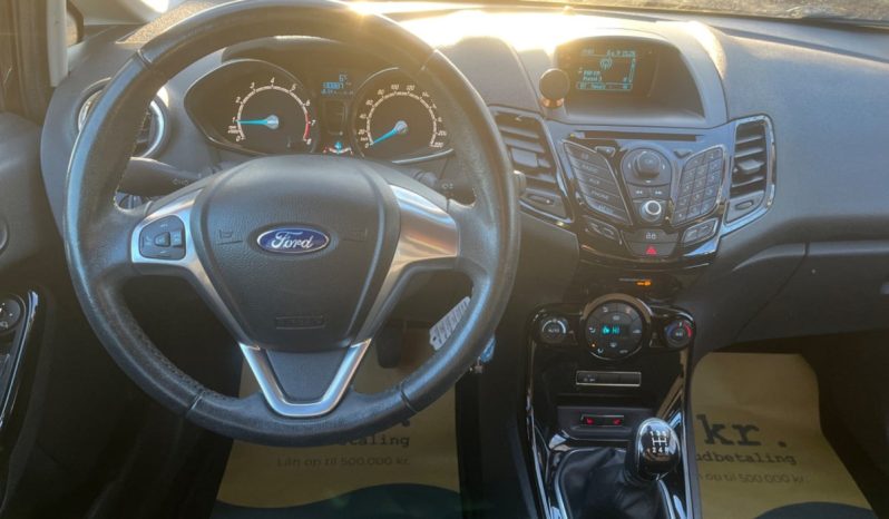
								Ford Fiesta Titanium full									