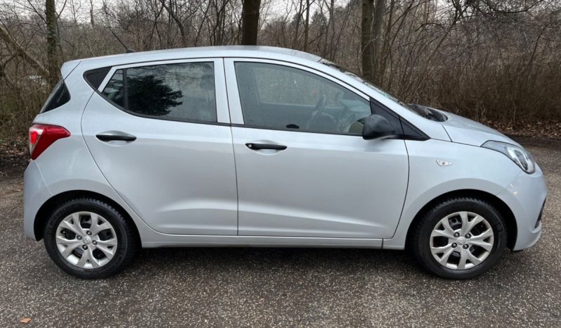 
								Hyundai i10 full									