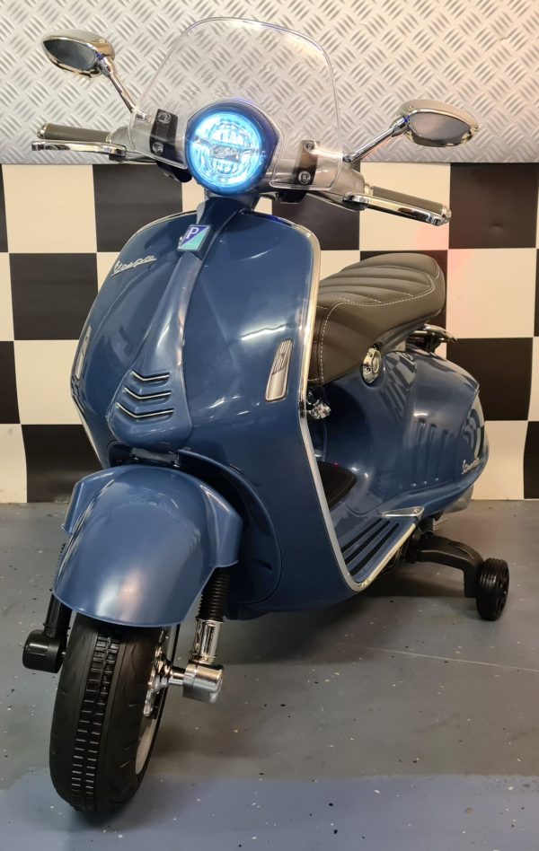 Scooter Vespa 946 children's scooter 12 volt blue