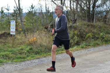 Tom Kristoffersen slet de to første kilometerne, og spesielt nr. to gikk saktere enn vanlig. 10 sek senere ute enn sist i Liansvingen gjorde at hodet tenkte at nå er det tolvte 24-løpet på rad kjørt. Hadde Hans-Olaf rett bak, og det trigget nok litt, for det løsnet en smule på sletta midtveis. Da tiden ut på grusen var omtrent som forrige gang var det bare å "spasere" inn til 24:38 ?.