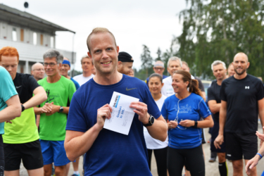 Andreas Johansen Heier vant gavekort, og sendte disse ordene til oss: "Jeg var så fokusert før start at jeg glemte helt å takke ordentlig for gavekortet. Tusen takk!
Etter flere år med kneproblemer er det veldig morsomt å løpe i år med en skadefri kropp som virkelig vil løpe fort igjen. Ekstra morsomt i dag med både vinning av gavekort og ny pers!"