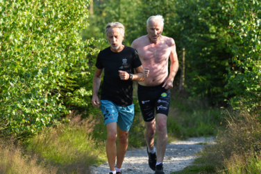 Endelig funket pust og puls igjen for Tom Kristoffersen tv., og da var han fornøyd med 25:22.
Hans Olaf Kirkeng 25:19.