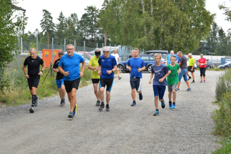 Her gruppe 8 i gang, og den består av fra v. Svein Bergerud, Ole Petter Glückstad, Pål G. Nilsen. Vidar Bergerud, Tom Wahlgren, Håvard Skaar, Jesper Søstrand og Ben Samuel Skaar