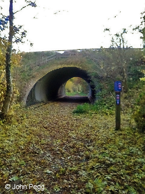 Woolsthorpe Lane crosses above. This is a new 'cycleway-sized' overbridge - trains couldn't get through here now!