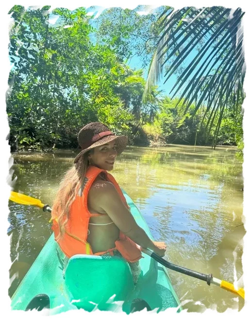 Rondreis Costa Rica Kajakken in Tortuguero met Travelin the Now