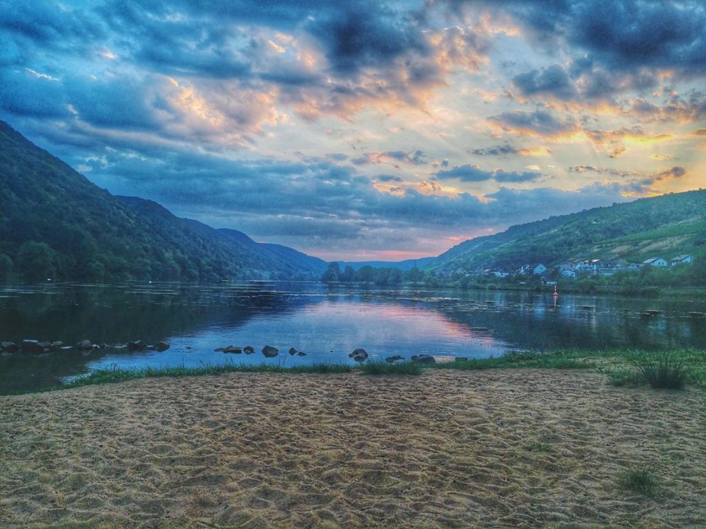 Badestelle entlang der Mosel_Strand auf Mosel Islands