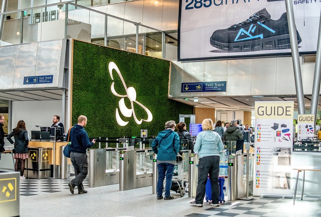 Både feriefolket og de erhvervsrejsende tør godt flyve igen. (Foto: Billund Lufthavn)