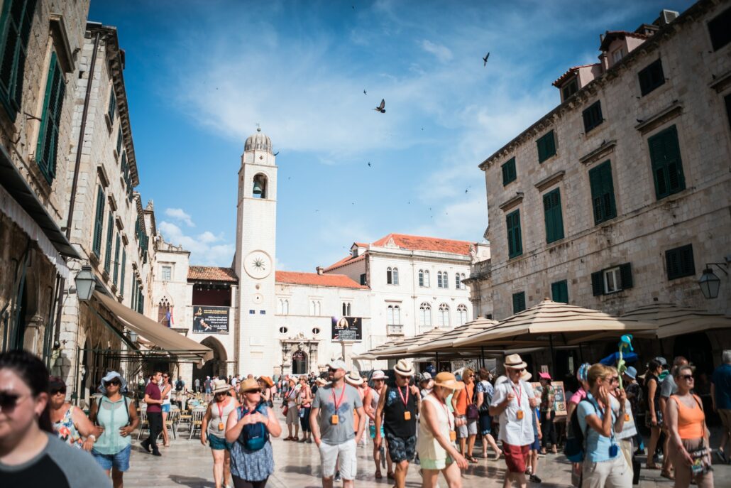 Dubrovnik i Kroatien er den by i Europa, der modtager flest turister i forhold til sit eget indbyggertal. (Foto: Jonathan Chng / Unsplash)