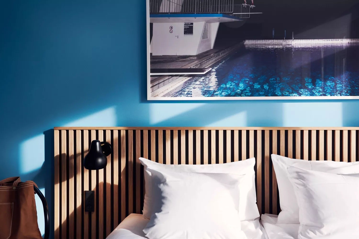 Værelserne på Coco Hotel er farverige og hyggelige. (Foto: Coco Hotel)