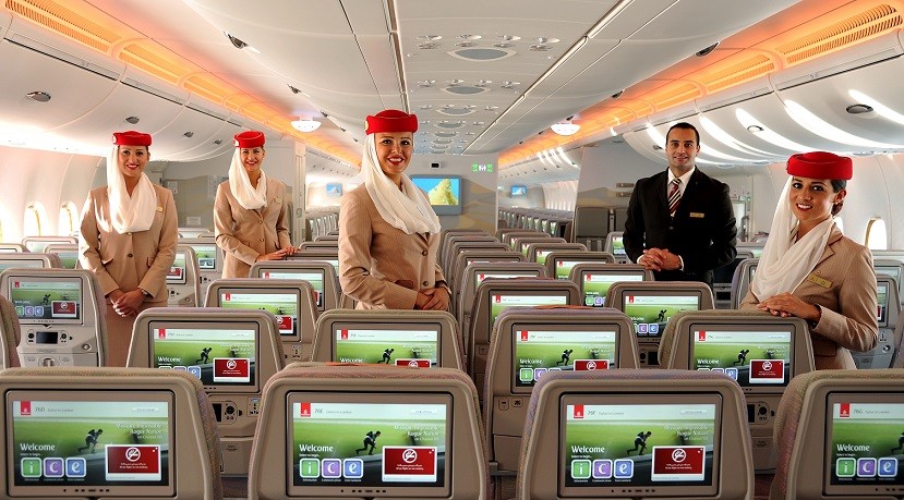 Emirates’ sandfarvede uniformer har deres helt egen historie. (Foto: Emirates)
