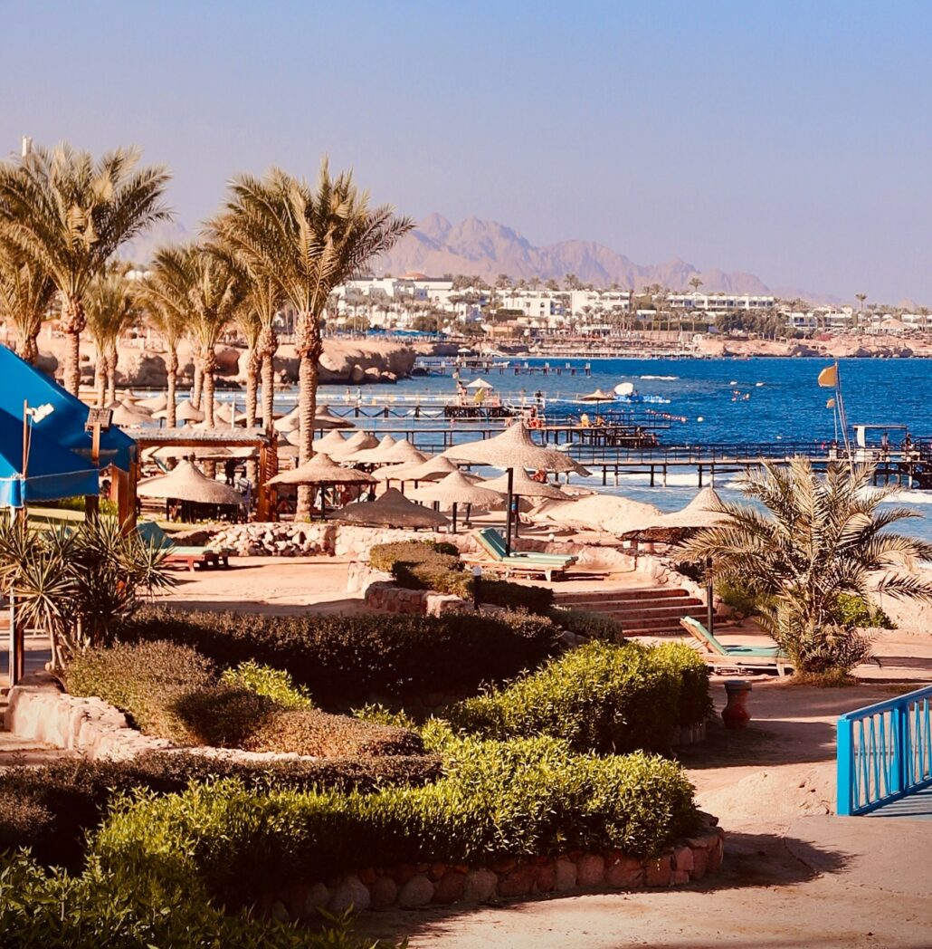 Indtil videre er egyptiske ferie-magneter som f.eks. Sharm el Sheikh ikke påvirket af krigs-tilstandene ved grænsen til Gaza og Israel. (Foto: Omar Elsharawy / Unsplash)