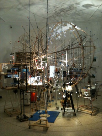 Sarah Sze, den amerikansek pavillon, Venedig Biennalen 2013. Eget foto