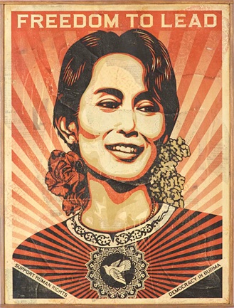 Shepard Fairey: 'Aung San Suu Kyi'. Bemærk ornamentet i halssmykket, som genfindes i Faireys udsmykning af muren ved Jagtvej 69, hvor Ungdomshuset lå.