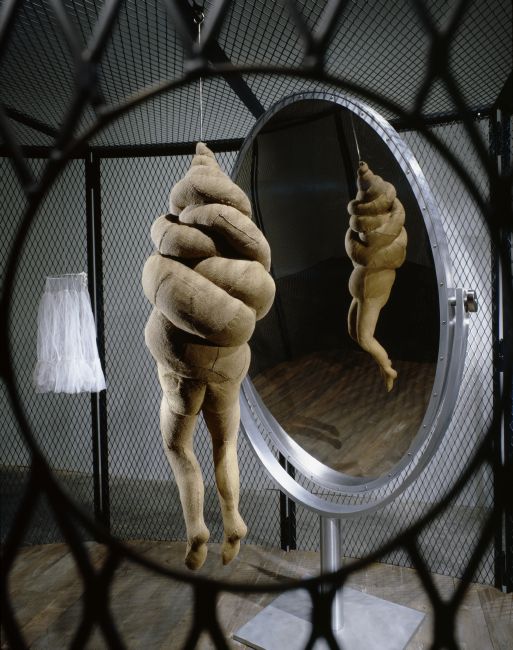 Louise Bourgeois: 'CELL XXVI', 2003 (detalje). Collection Gemeentemuseum, Den Haag, Holland. Foto: Christopher Burke. © The Easton Foundation / Licensed by Copydan