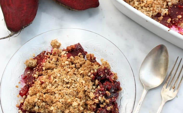 Red_Beet_Gingerbread_Apple_Crumble_Truefoodsblog