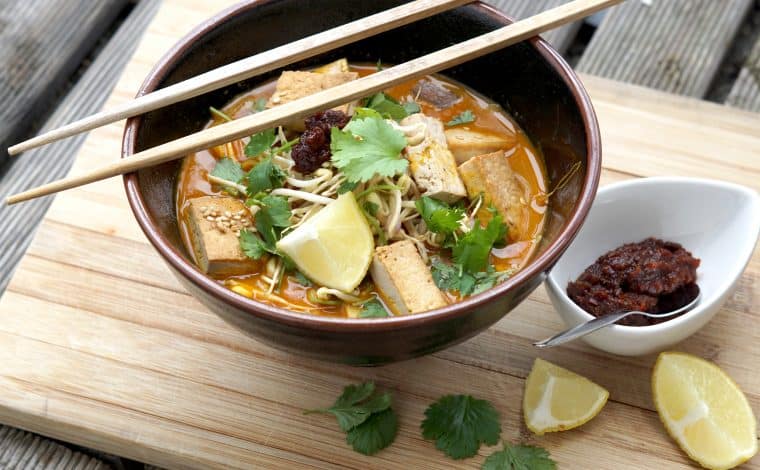 Vegan Laksa Soup - Malaysia´s Best Breakfast Ever 5