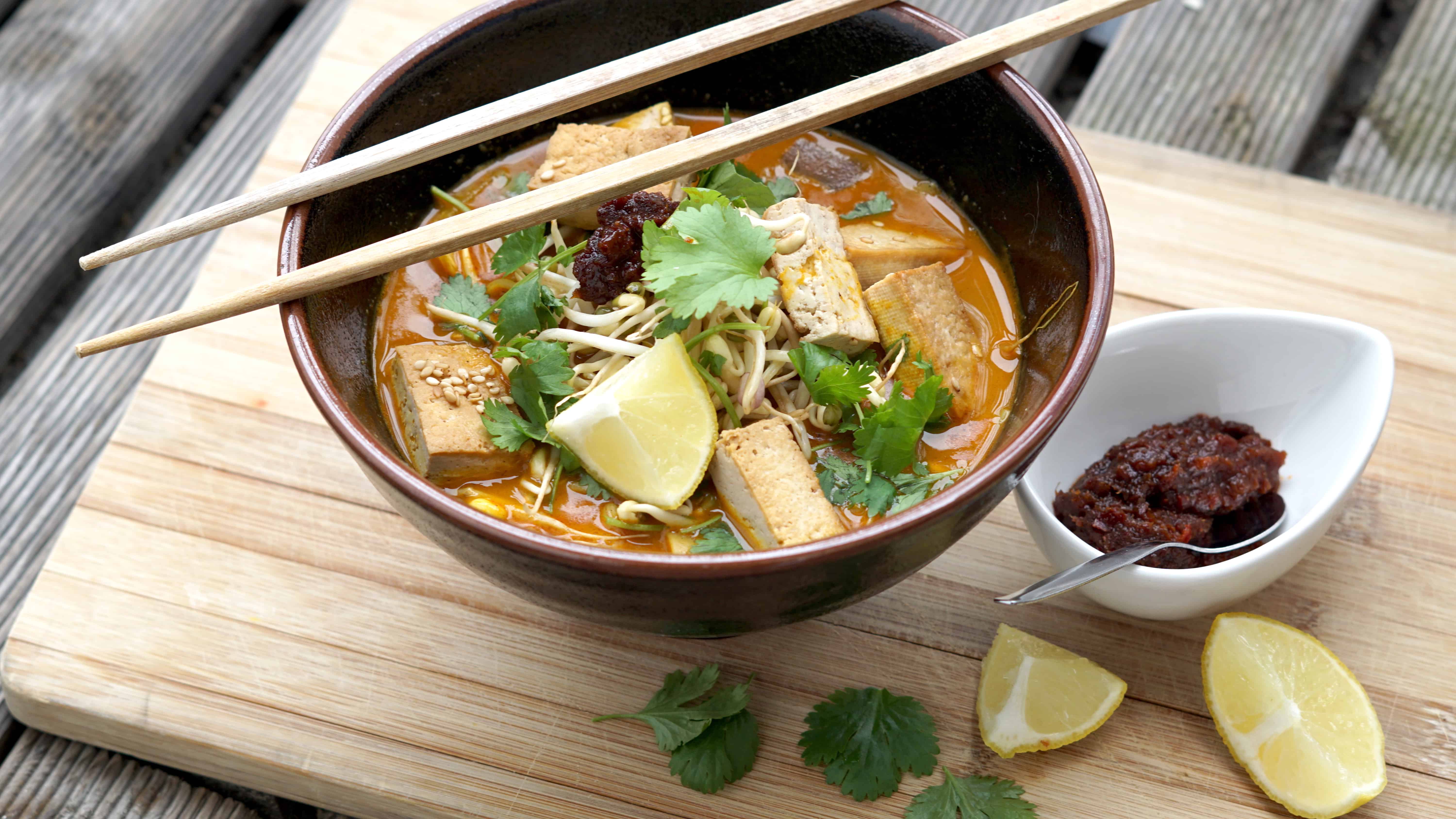 Vegan Laksa Soup - "Malaysia´s Best Breakfast Ever"