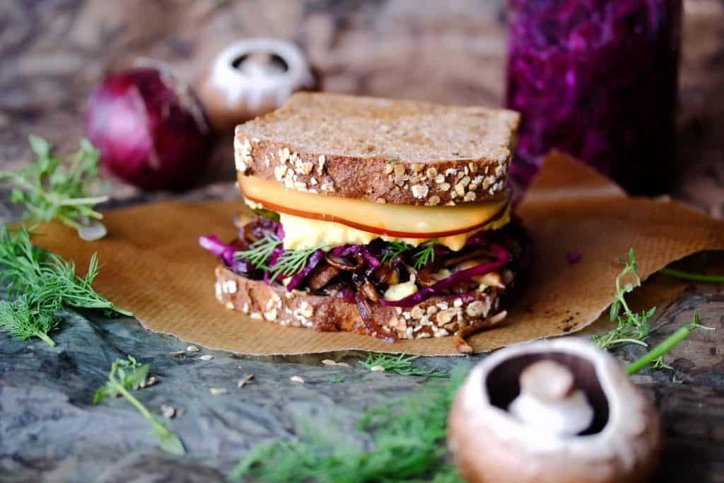 Vegan Reubensandwhich by Truefoodsblog
