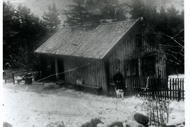 Den gamle husmannsplassen Rabakken. Foto: Utlånt av Per E. Lundh. Fotograf ukjent.