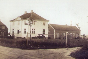 une Elektrisitetsverks administrasjonsbygg 1935. Her holdt herredskassererkontoret til.