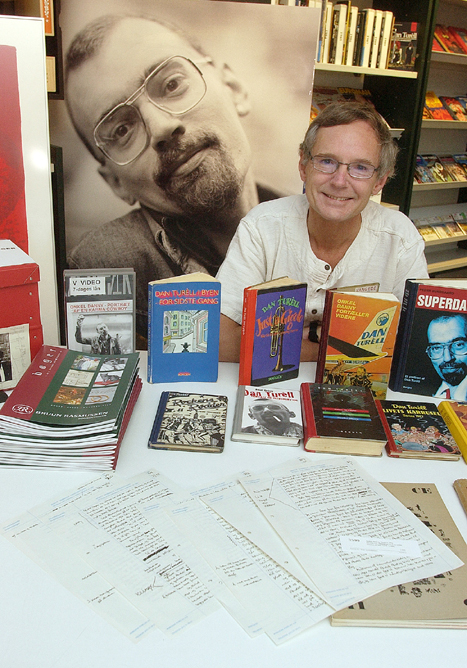 Peter  Strøm  i Dan Turèll Samlingen  Foto: Henrik Holst 2003