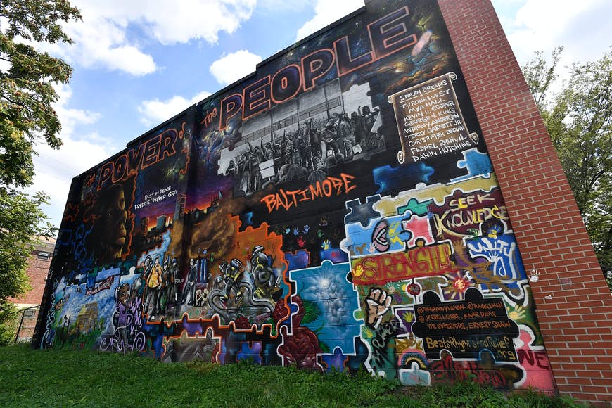 Färgglad väggmålning tillägnad Freddie Gray och andra som har dött i polisens förvar. 