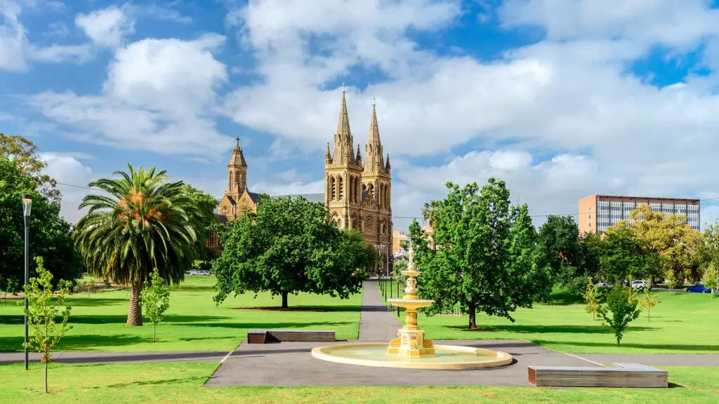Utsikt över St Peter's Cathedral i Adelaide, Australien