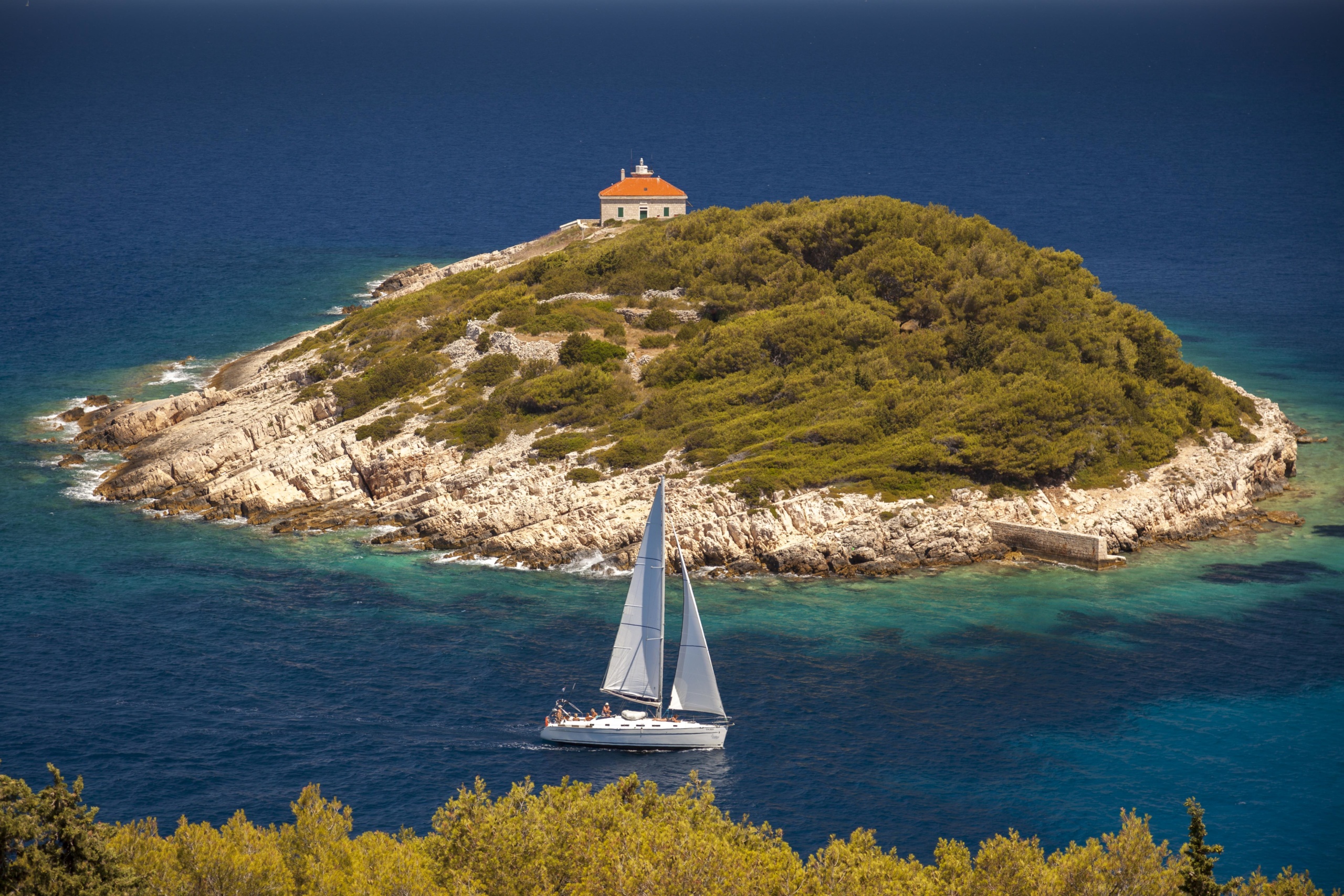 Više od pola milijuna turista trenutno provodi svoj odmor u Hrvatskoj! – Mehr als eine halbe Million Touristen und Touristinnen verbringen derzeit ihren Urlaub in Kroatien!