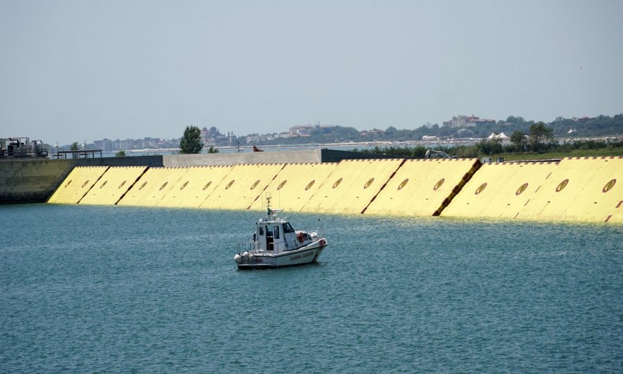 Venecija prvi puta podigla protupoplavne barijere, brane građene u Brodosplitu obranile grad od katastrofe