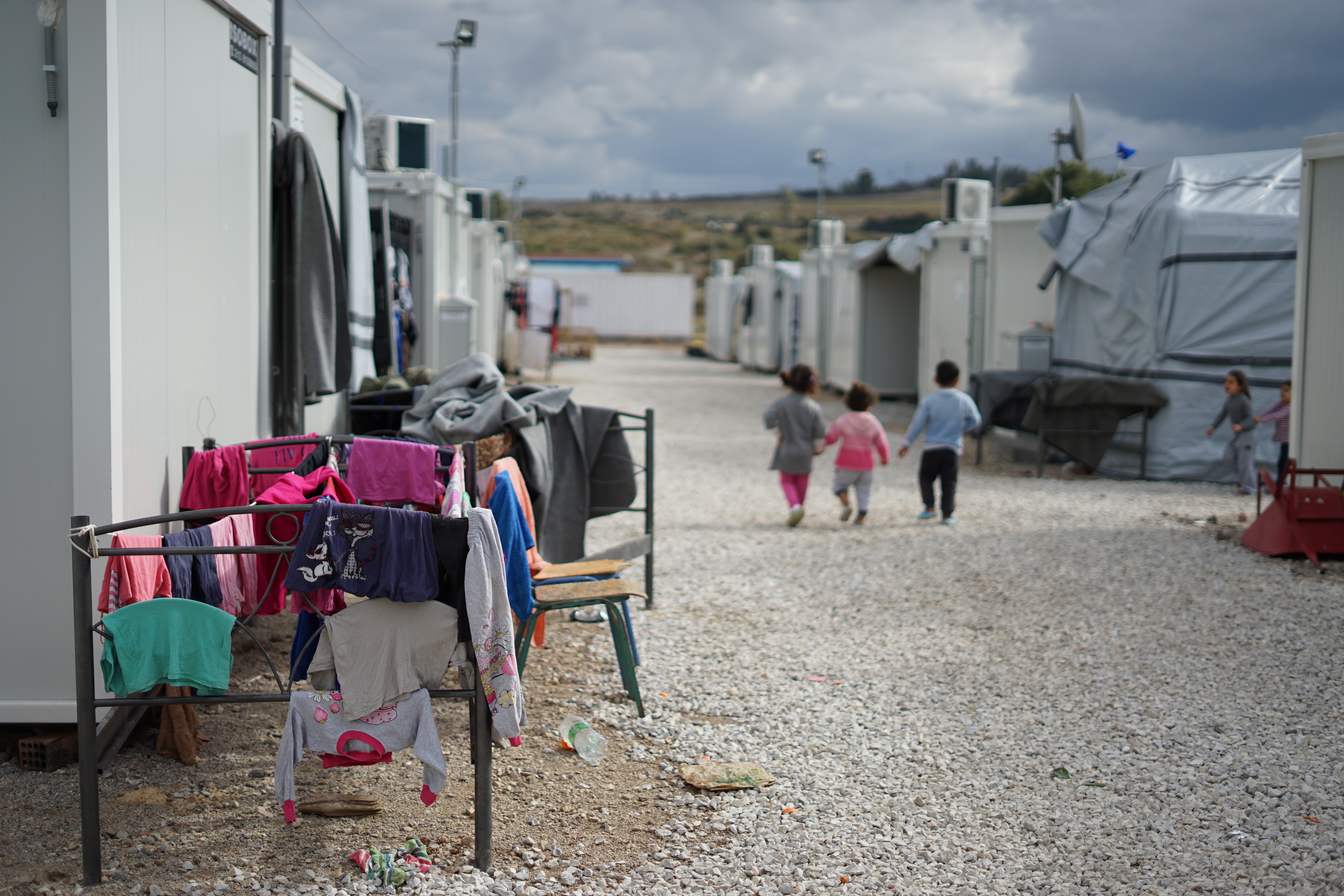 Policija u Bihaću zatvorila migrantski kamp, neki krenuli ka Hrvatskoj