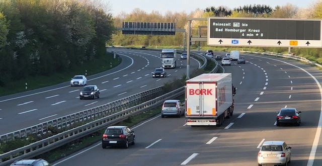 Vozač kamiona u Njemačkoj pored autoceste u snijegu ostavio 56 migranata – bilo je djece između dvije i 14 godina