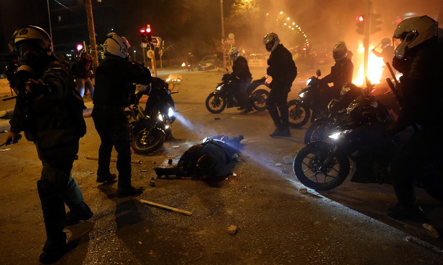 Krvava večer u Ateni: Sukobili se prosvjednici i policija