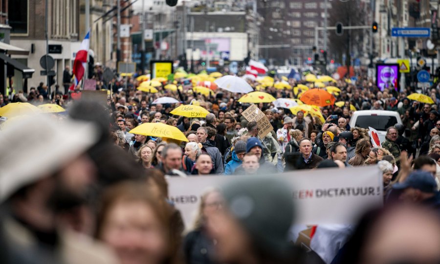 Unatoč rekordnim brojkama, Nizozemska ublažava mjere protiv koronavirusa