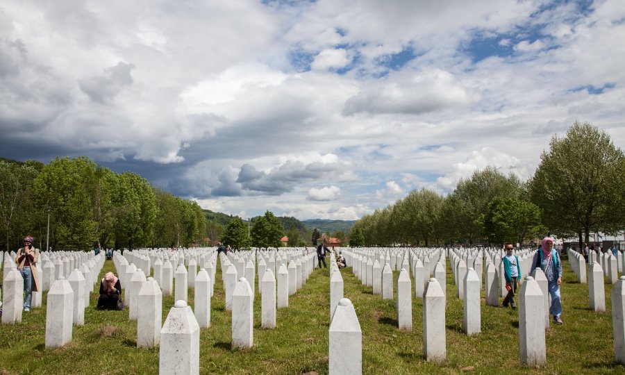 Obilježava se 26 godina od genocida u Srebrenici, pokopat će se 19 novoidentificiranih žrtava