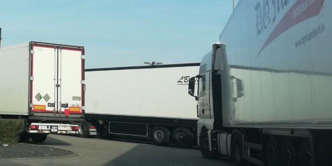 DRAMA NA GRANICI AUSTRIJE I MAĐARSKE: Policija pucala na kamion