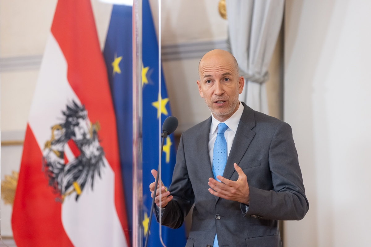 Ministar rada Martin Kocher najavio ukidanje pravila 3G na radnom mjestu